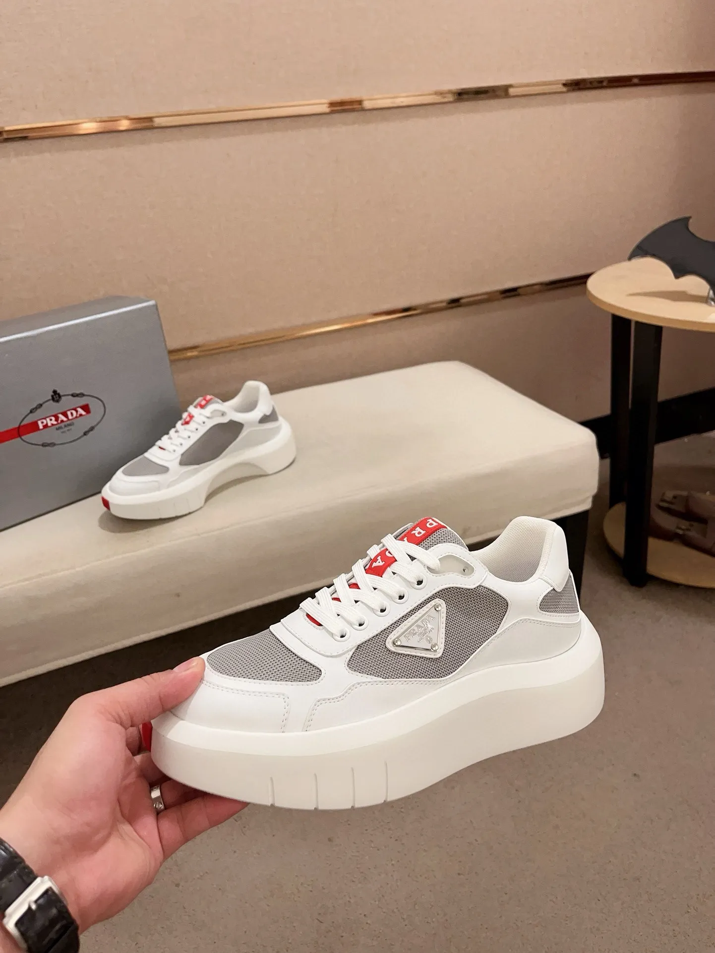Factory price 620💰 ✔️✔️✔️Higher version High-quality new PRADA (Prada) counters are launched simultaneously. New men's shoes and 😘fabric are made of high-tech glue-spraying technology. Lining: Full cowhide lining. 👍🏿 High-end ☄️ air-cushion molded anti-slip rubber outsole, exquisite lines, simple and elegant, comfortable and high-end for leisure travel. Code number: 38 to 45 (can be customized to 46 to 47, non-refundable)